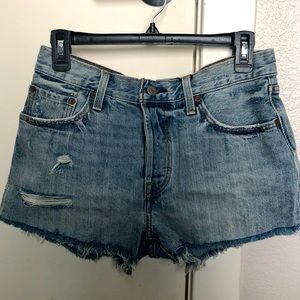 Levi’s Mid Rise Denim Shorts - new with tags!